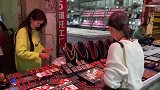 垂涎他人老公！大眼美女老板娘：是男的我都要！