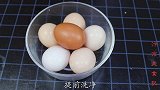 地道的河南农家美食蒜拌鸡蛋原来是这么做的，夹在馒头里，太香了