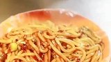 一家开了25年的新疆米粉，丫头们不去给老板上一课嘛
