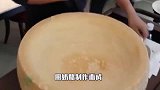 国外街头“重口味”美食，用一整块奶酪当锅，食客：太过瘾了！
