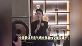 章泽天清华校友展发言气场全开，生图合影曝光瘦一圈，美成小说女主