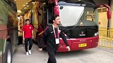 因堵车上港大巴晚到 主客队大巴同时抵达球场
