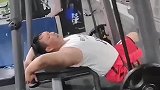 健身房的风景线，大哥这腰是真的好