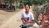 农村小伙去接儿子放学，被老师质疑不是亲爸，小伙回家越说越激动