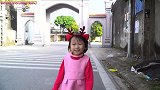 儿童趣味扮演：小女孩与猴子先生捕捉坏蛋