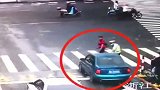 交警眼皮底下闯红灯然而事实并不是你想的那样哦