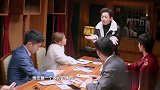 何炅张若昀对肖战夸赞不停，战战都害羞脸红了，太可爱了！