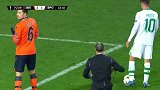 第71分钟伊斯坦布尔球员克里希黄牌