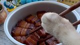 猫王：干饭人们，这种蛋糕你们能干几份？红烧肉蛋糕 会做饭的猫