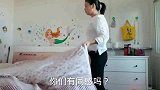夫妻俩即将分居，不放心老公独自生活，帮他把房间和床铺整理妥当