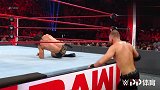 WWE中国-20190223-RAW：德鲁麦金泰尔为了羞辱汀安布罗斯一个砍刀脚不够 再发第二记