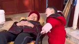 幸亏外婆身体硬朗，不然真经不住折腾