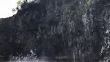 黑龙江的镜泊湖，7、8月份丰水期来体验跳水会非常壮观！