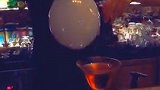 30块一杯鸡尾酒，老板说加气泡五千，看到效果后我又点了三杯