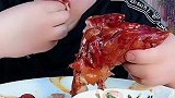 大哥狂吃猪蹄肉