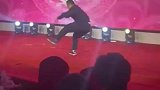 大舅子在妹妹婚礼上展示醉拳