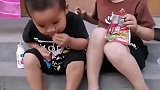看二哥又出啥馊主意呢