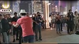 街头上的好声音,网友这才是街头唱歌的扛把子!太好听了