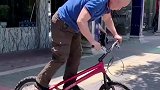岁大叔自行车玩得溜，惊叹身体素质