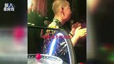 琼瑶御用歌手高胜美现身商演，被猥琐男强吻嘲讽：明星也不过如此