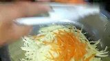 豪妈晚饭做鸟巢肉饼，看看什么样的，挺好吃