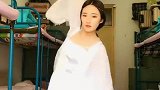 小姐姐穿汉服，在宿舍跳《归去来兮》，被最后回眸一笑美到了！