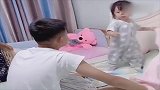 非喊哥哥来一起玩，玩着玩着就“开战”！真是太难了