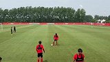 老乡见老乡！金敬道池忠国训练场用韩语互相交流