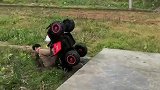 偷玩小孩子的玩具，是会遭报应的