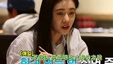 韩国人也超爱火锅，秋瓷炫夫妇大赞中国美食，好吃到停不下来！