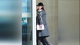 杨紫罕见挑战“无痕裤”，却配大号“老爹鞋”，结果却出奇的好