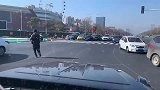 交警叔叔那我走