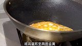 秋天天气干燥要多喝汤，这样做的丝瓜煎蛋汤，汤汁浓白，味道鲜美