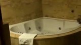 小姐姐第一次尝试住地下酒店，听说一晚得十几万啊！