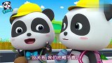 多喝水 小猫带了超可爱的手柄水壶去种树