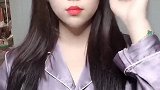姑娘戴着眼镜一本正经，音乐响起时，说实话直接惊艳到我了！