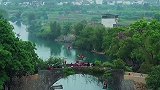 今天三月三对山歌，我们村的队员已经坐着竹筏准备参赛，势必要赢回去年十头牛！三月三