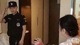 闺蜜爱情长跑了10年，她决定不等了把男朋友骗了过来，现场求婚。