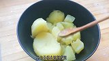 土豆这样做，混合新鲜鸡蛋面粉，教你做美味早餐饼，孩子爱吃