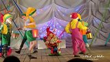 第一次看俄罗斯幼儿园圣诞演出！小男孩们扮演的小矮人令人大笑