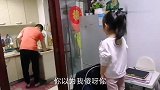 小棉袄和爸爸吵架，追着爸爸要求道歉不依不饶妈妈：嚣张！