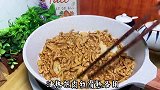 经典家常菜，香气十足的青椒炒肉丝，这么做清脆爽口又下饭