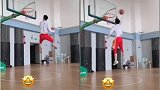 给孩子憋坏了！八一超新星郭昊文秀360度转身风车暴扣