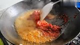 家的味道之酸汤猪脚，大理配料炒制红酸汤，主料剁椒，番茄等