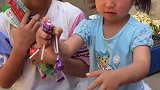 七彩童年：调皮的姐姐又抢妹妹东西
