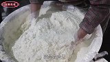 回族20年下油老店，纯手工只做不卖，一个饼重半斤能烩一锅菜
