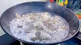 这是广东人特别喜欢的一道靓汤，汤汁浓郁味道鲜美，好喝极了