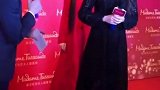 热巴参加节目主持人太热情了热巴后面的美女都没采访