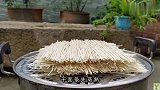 农村媳妇做豆角蒸面条，公婆一人盛一瓢，吃着面喝着酒，真香啊
