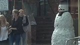 老外搞笑恶作剧,伪装成雪人恶搞路人,真是不作死就不会死